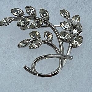 Vintage Art sterling silver rhinestone brooch.